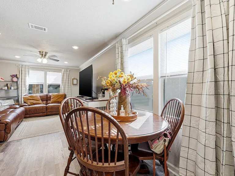 5327 Lexington Ave — Photo 9