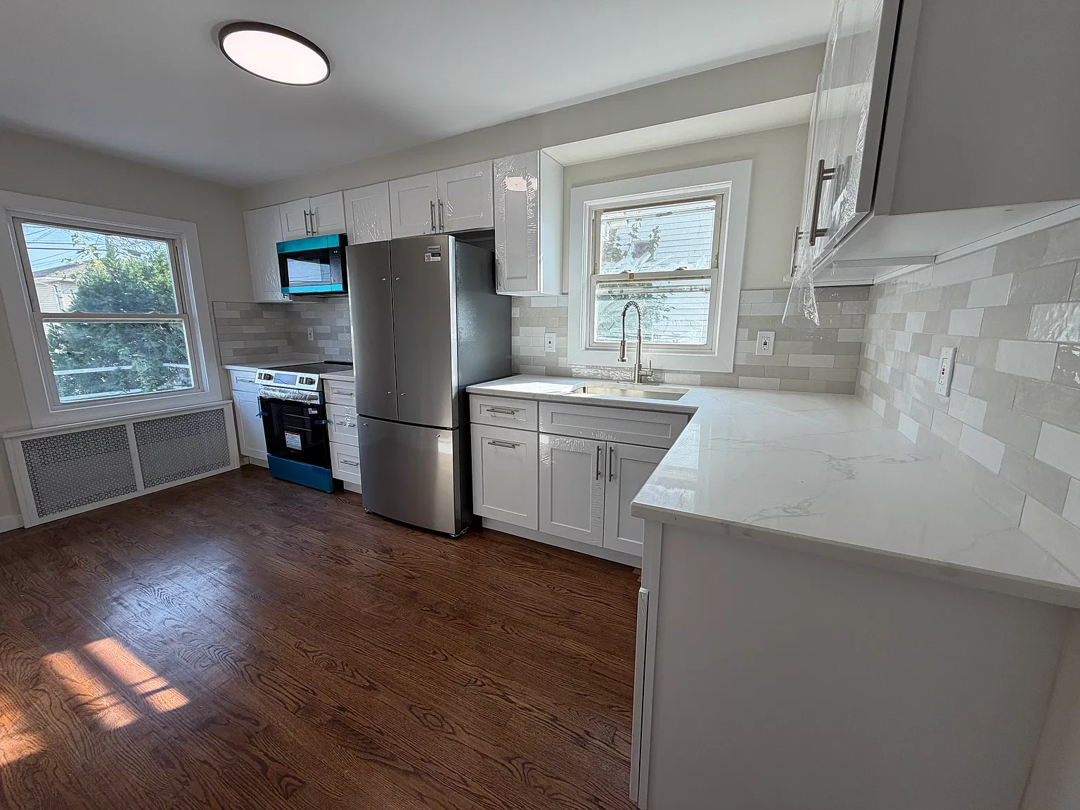 3 bed, 1000 sqft, $3,450 — Photo 1