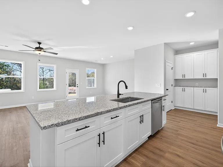 548 Madison St — Photo 19
