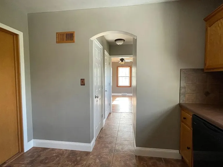 218 S 4th St — Photo 9