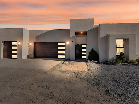 4th image of 2104 Chessman Dr NE