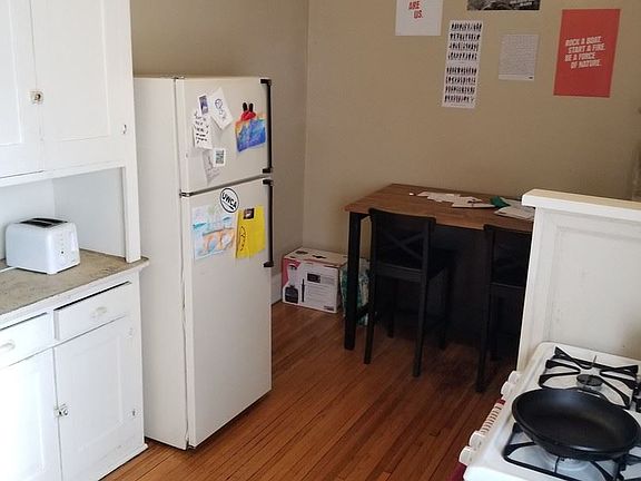 4th image of 610 W Franklin Ave APT 216