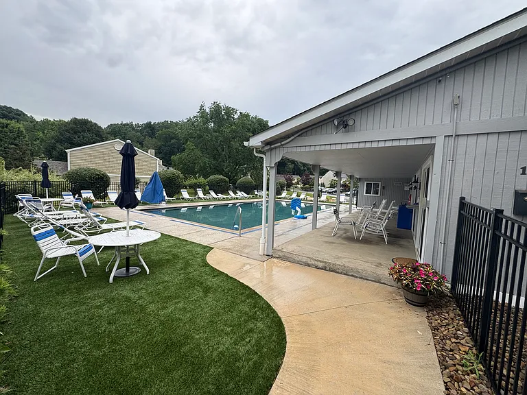 210 Commons Dr — Photo 14