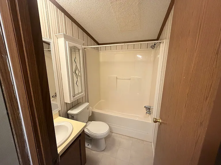 2476 Cunningham Rd — Photo 5