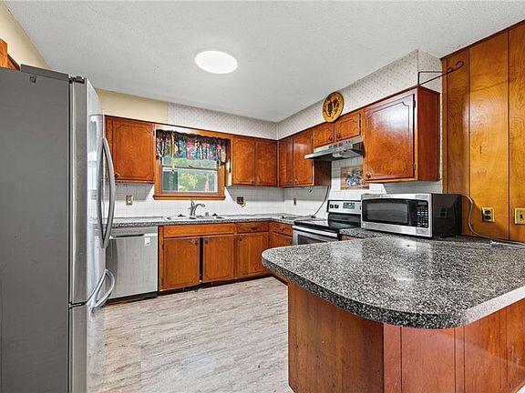 5th image of 705 Cherry St