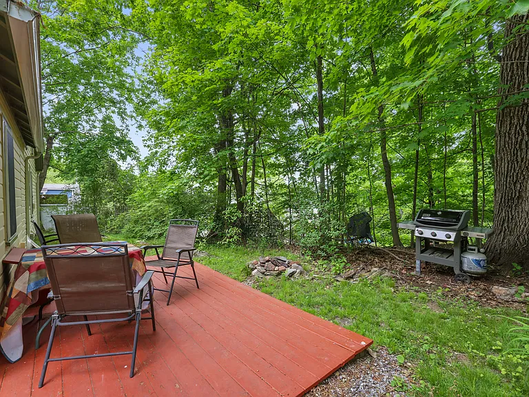 33 Saint Anns Ave — Photo 4