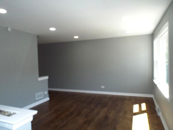 2nd image of 902 N Boxwood Dr #A