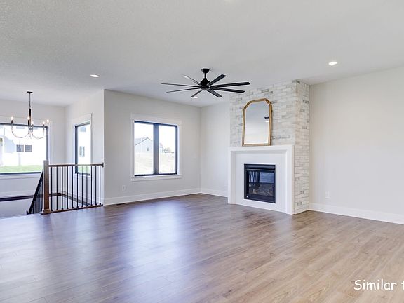 4th image of 1918 NE Pine Lake Cir
