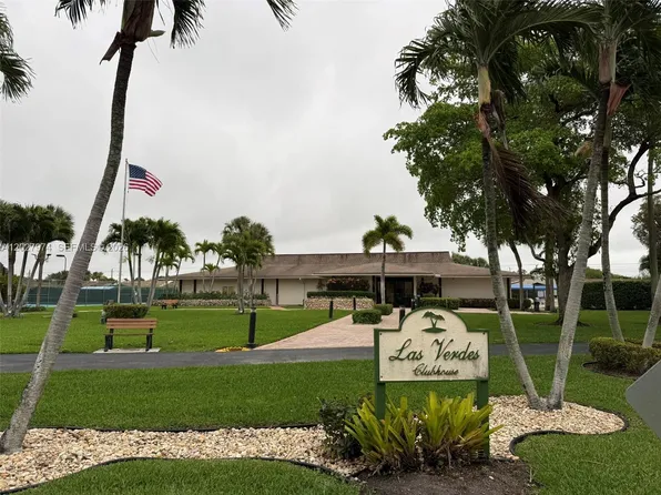 5220 Las Verdes Cir APT 114, Delray Beach, FL 33484