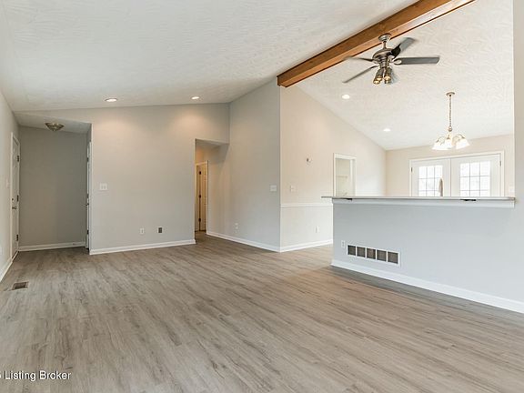 3rd image of 118 Holly Hills Dr