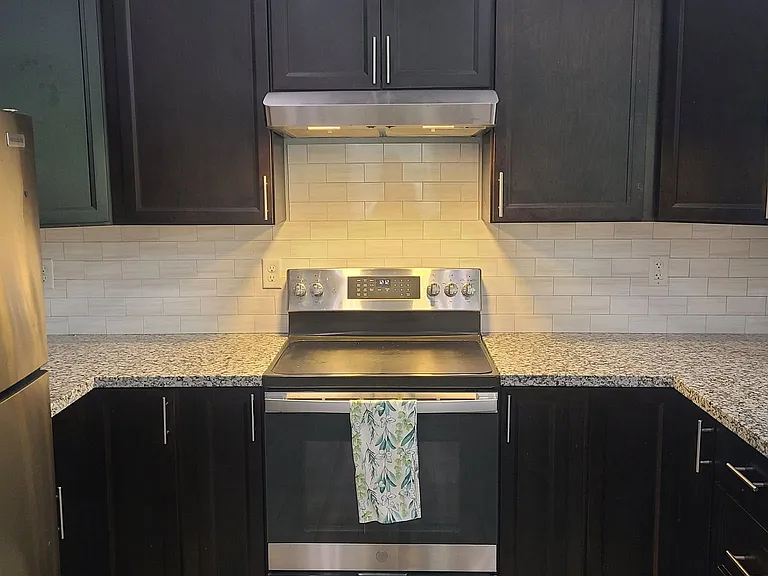 250 Guinevere Dr — Photo 6