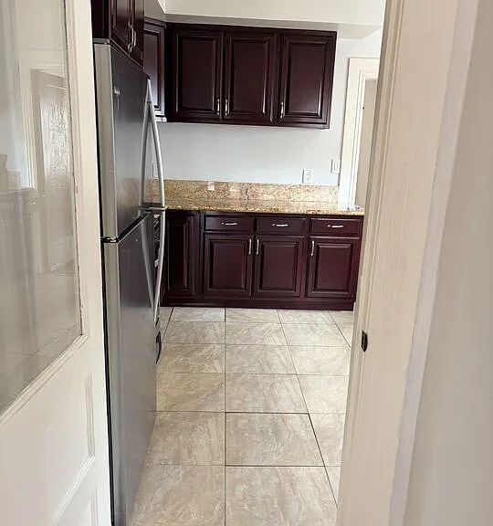 2142 S Victoria Ave — Photo 15