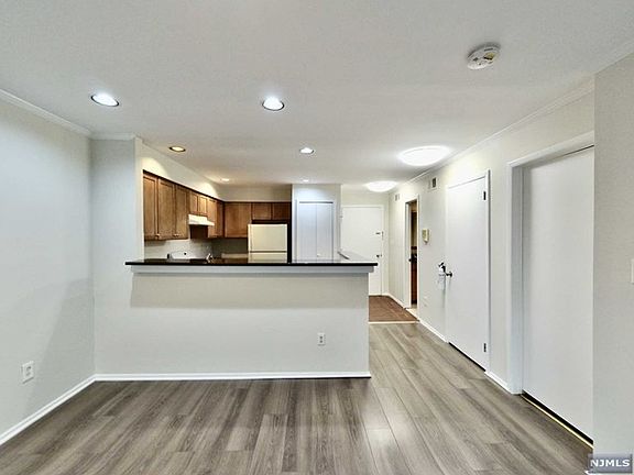 4th image of 781 Spinnaker Ct #781