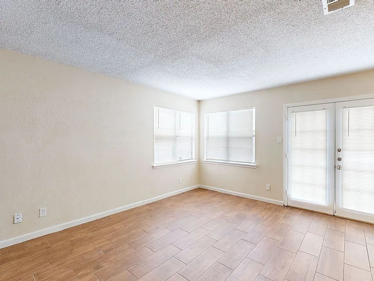2211 Hilltop Loop — Photo 14