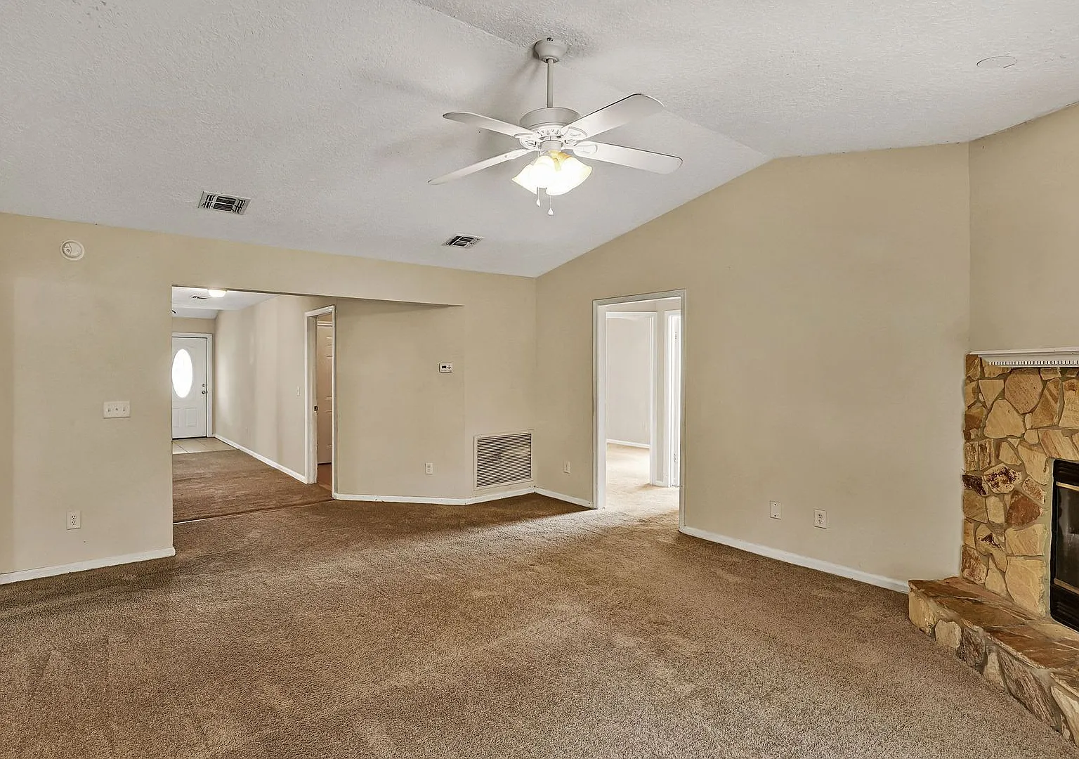 3 bedroom/ 2 bathroom home on the Northside! — Photo 4