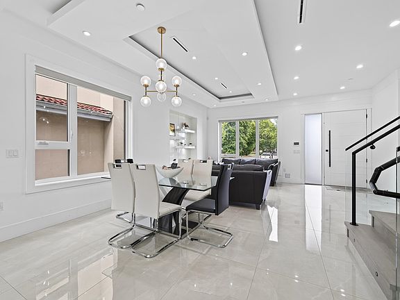 4th image of 5835 Clarendon St