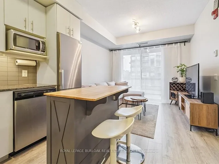 10 Esplanade Ln #215 — Photo 8