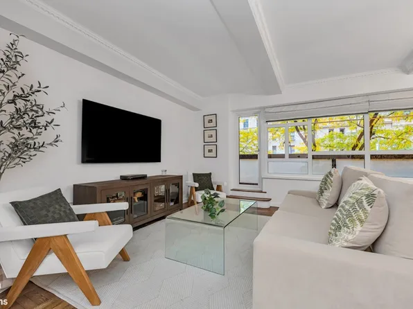 750 Park Avenue image 1 of 12