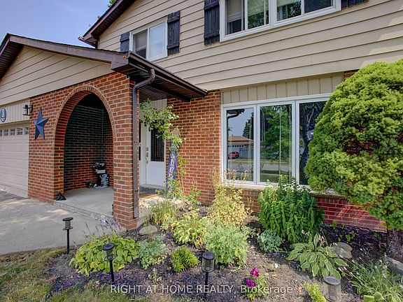 2nd image of 3 Newton Dr