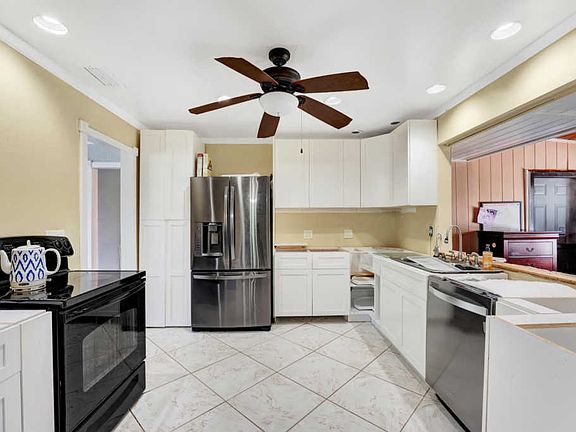 5th image of 158 SE 27th Pl