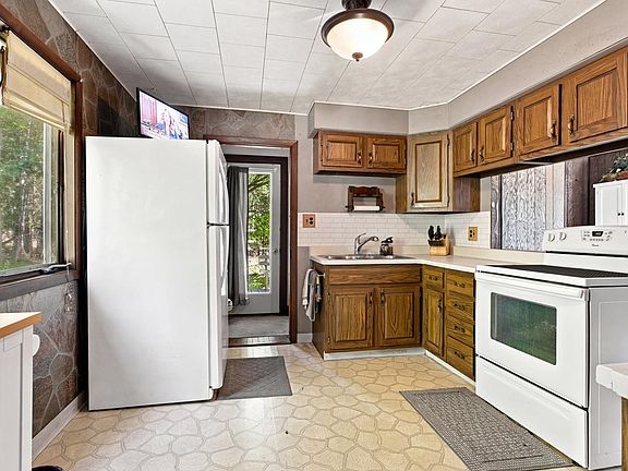 4th image of 5650 Lake Ln