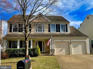 5569 Village Center Dr, Centreville, VA 20120