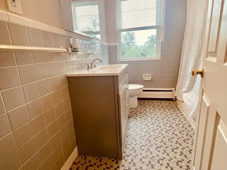 500 Manor House Ln — Photo 6