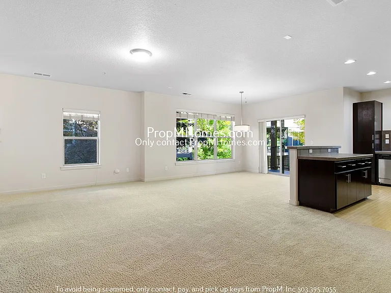 610 NE Garswood Ln — Photo 5