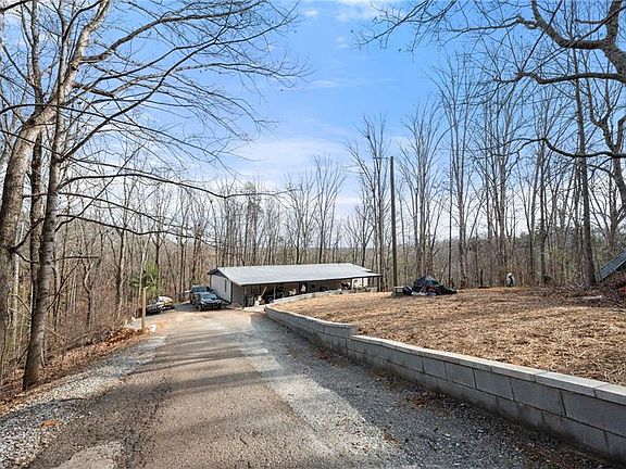 4th image of 393 Lancelot Rd