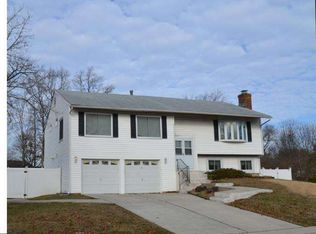 17 Price Ln, Sicklerville, NJ 08081
