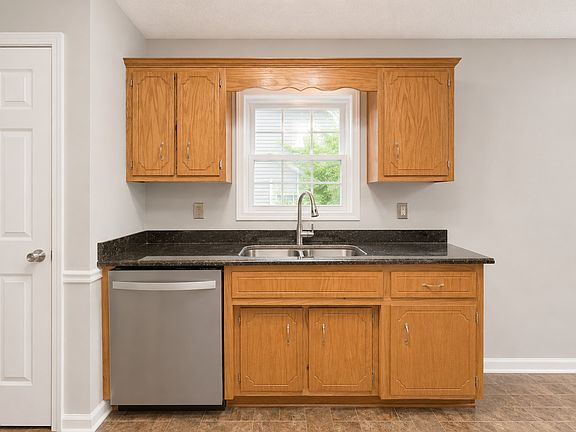 4th image of 1023 Hedge Apple Dr