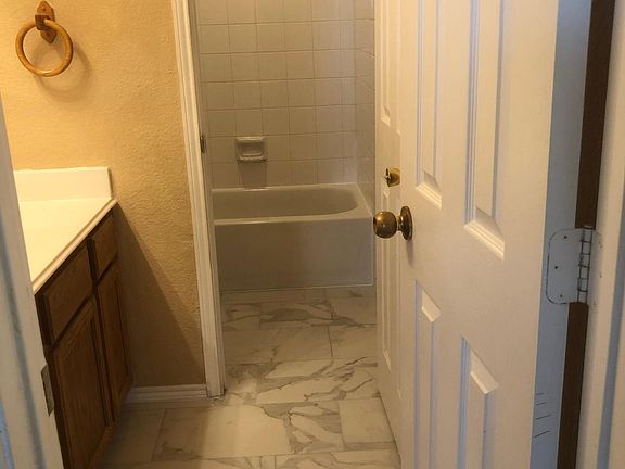 4th image of 2908 Bluffs Ct