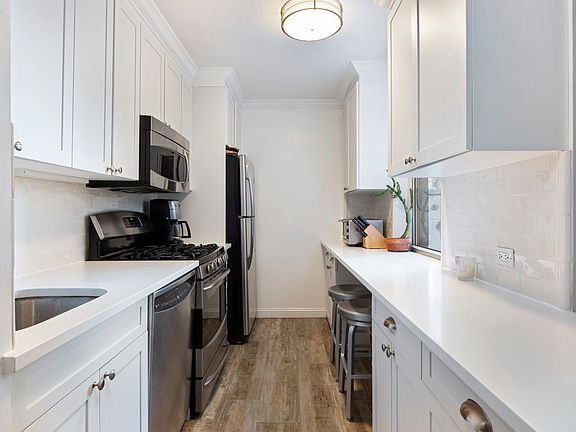3rd image of 333 E 79th St APT 6M