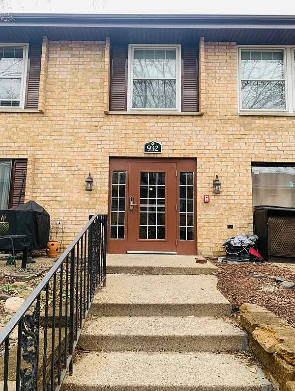 2 bed, 1.0 bath, 918 sqft, $1,375 — Photo 1