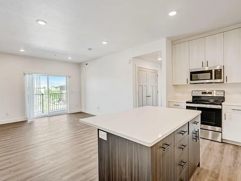 South Ridge Apartments — Photo 11