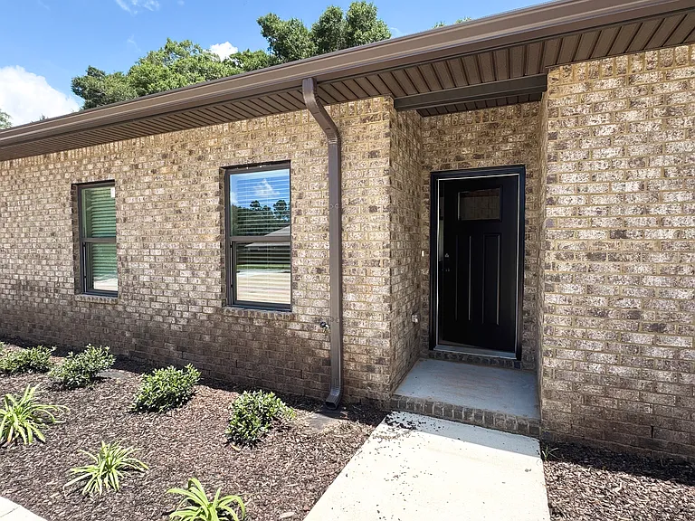 504 E Burgess Rd #C — Photo 34