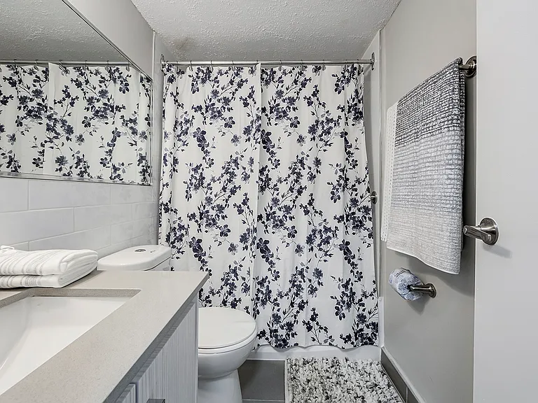 100 Gowan Ave #604 — Photo 8