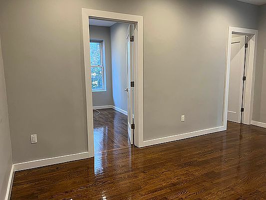 2nd image of 318 E 106th St APT 8