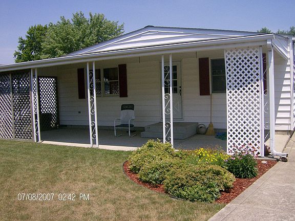 Back covered Patio: 32' x 11'