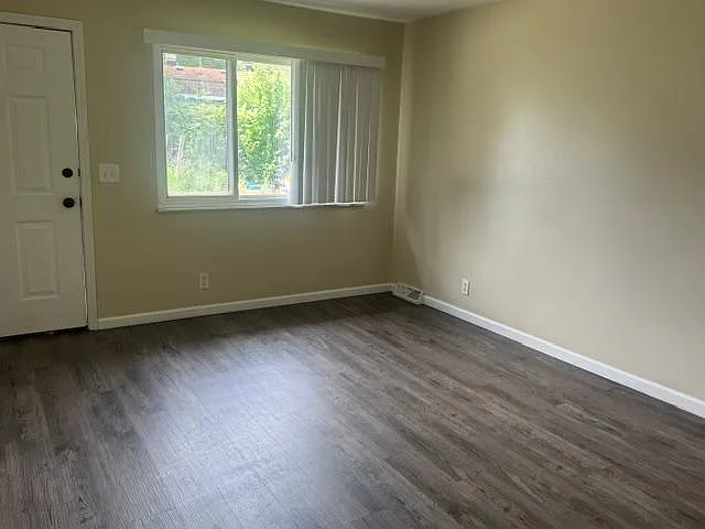 260 Graham St #B — Photo 6