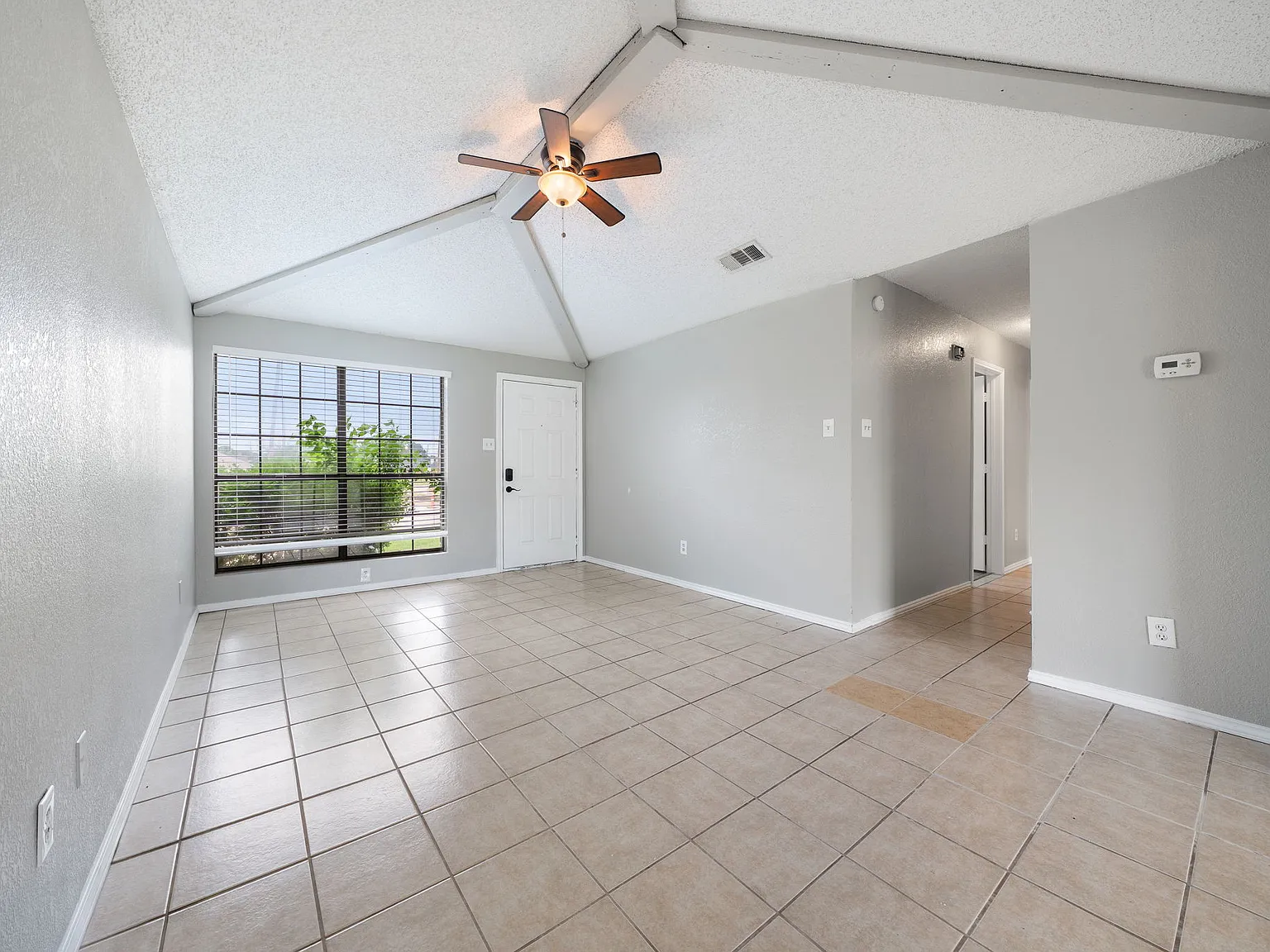 3 bed, 1.5 bath, 1089 sqft, $1,795 — Photo 2