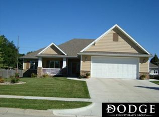 2412 Heritage Ln, Fremont, NE 68025