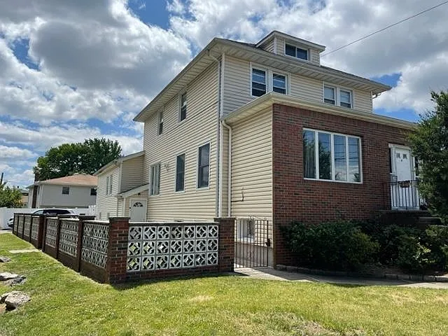 236 Franklin St #1