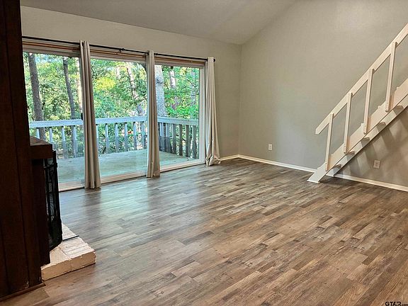 4th image of 225 Holly Hill Cir #220E