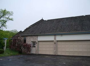 10630 S Shangrila Ct, Oak Creek, WI 53154