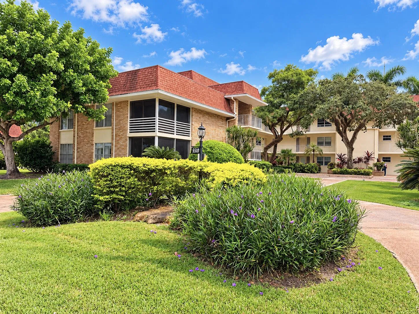 1 bed, 1.0 bath, 734 sqft, $2,500 — Photo 1