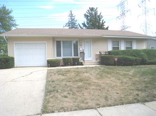 983 Maple Ln, Elk Grove Village, IL 60007