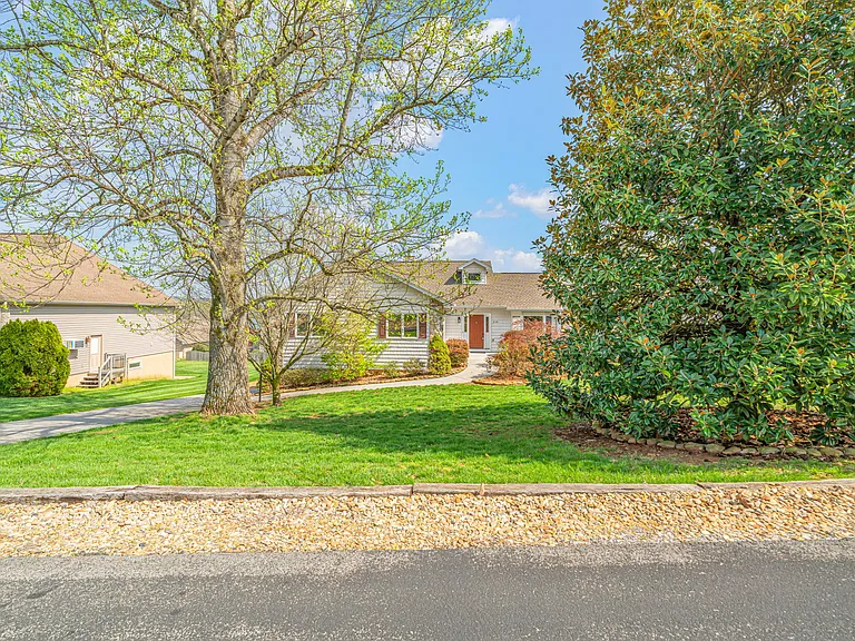 318 Cheestana Way — Photo 4