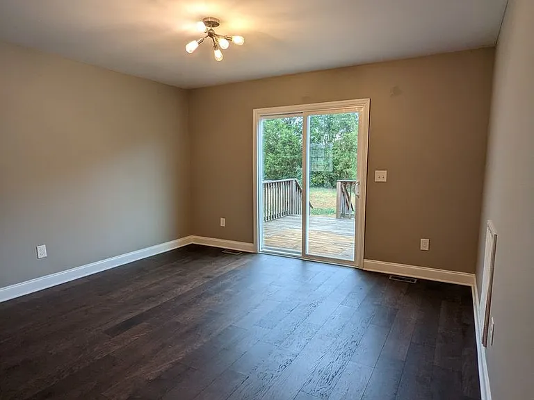 1895 Sheffield Ln — Photo 13