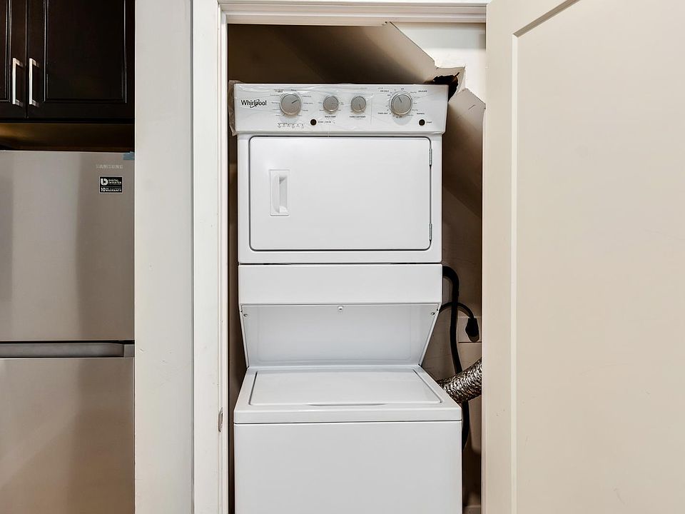 1st image of 1527 W Girard Ave #201